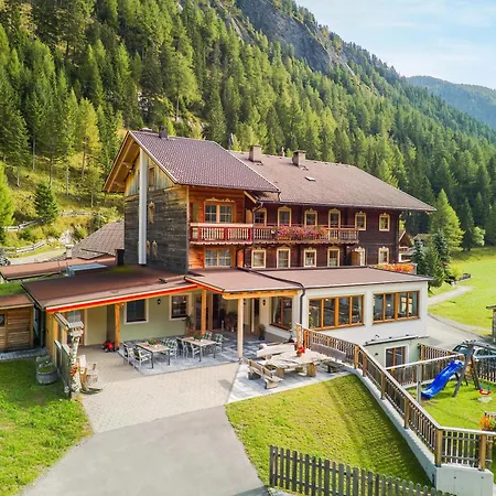 Landhaus Taurer Guest house Kals am Grossglockner