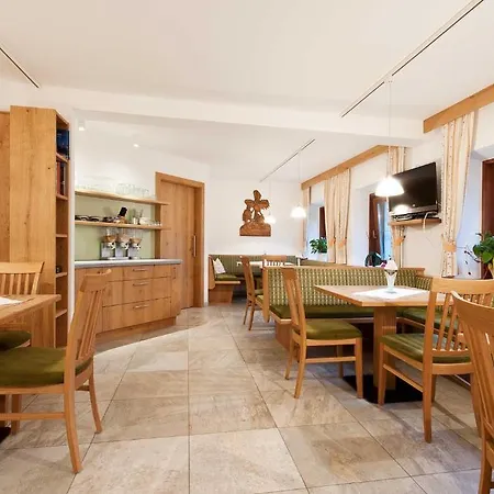 Landhaus Taurer Guest house Kals am Grossglockner